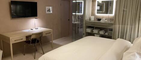 1 soverom, skrivebord, strykejern/-brett og wi-fi (inkludert)