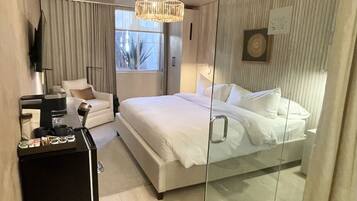 1 habitación, escritorio, tabla de planchar con plancha y wifi gratis