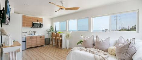 1 slaapkamer, een strijkplank/strijkijzer, wifi, beddengoed