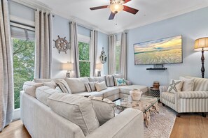 Téléviseur, bureau