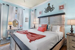 4 chambres, bureau, fer et planche à repasser, lit de bébé portatif