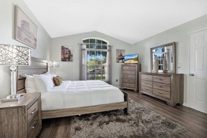 4 bedrooms, desk, iron/ironing board, WiFi
