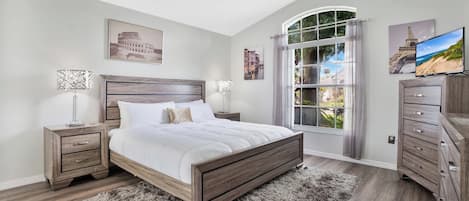 4 bedrooms, desk, iron/ironing board, WiFi