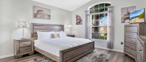 4 bedrooms, desk, iron/ironing board, WiFi