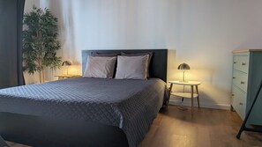 3 bedrooms, in-room safe, desk, iron/ironing board