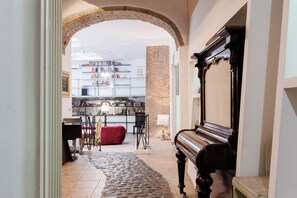 Apartment, 3 Bedrooms | Living area | Books - Navona Glamour Apartment (Rome)