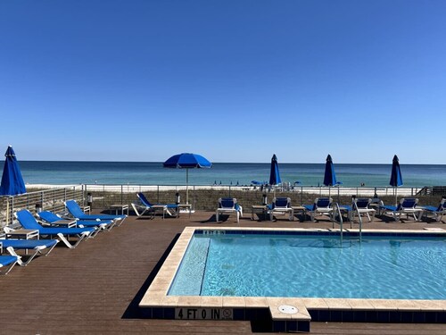 3 br, gulf view, beach club, pools, gym, hot tub