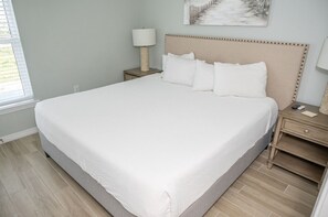 3 habitaciones, escritorio, tabla de planchar con plancha y wifi gratis