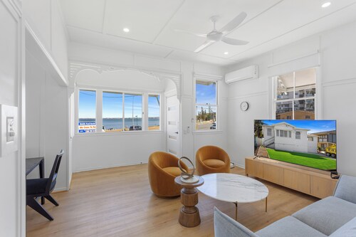 Beach View Cottage. Cosy with direct water views.