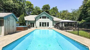 Pool - the Stonewood, Hot tub, King Bed (Bayfield)