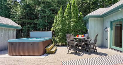 the Stonewood, New Hot Tub! King Bed!