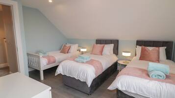 2 bedrooms, travel cot, WiFi