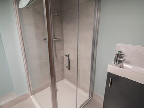 Douche, serviettes fournies