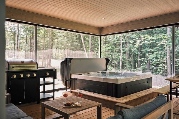 Indoor spa tub