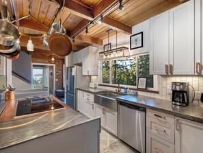 Microwave, oven, dishwasher, coffee/tea maker - Channel View Retreat! 3 bedroom / 3 bath (Friday Harbor)