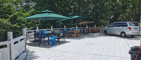 Tempat makan outdoor