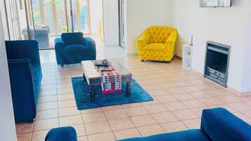 45-tommu snjallsjónvarp með stafrænum rásum