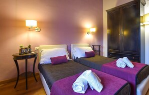 2 bedrooms, travel cot, free WiFi, bed sheets