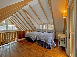 3 habitaciones, tabla de planchar con plancha y cuna de viaje 