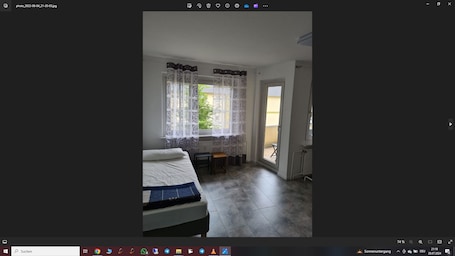3 bedrooms, WiFi, bed sheets. Photos: https://photos.app.goo.gl/T5sTSnt8ZqE6NqtE6