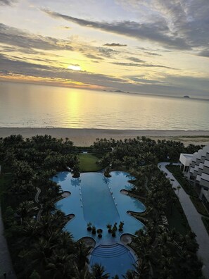 Front of property - Arena Cam Ranh Beachfront Condotel (Cam Ranh)