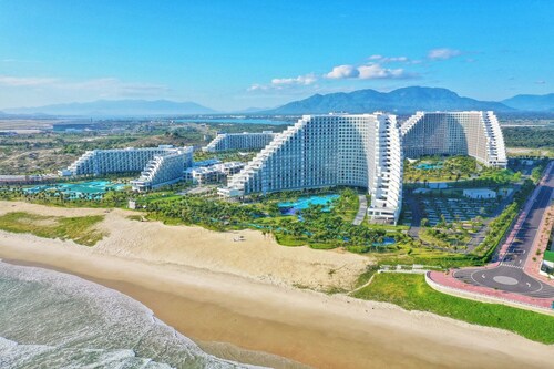 Arena Cam Ranh Beachfront Condotel