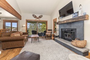 Télévision, cheminée