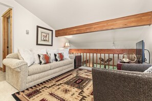 Televisión y chimenea 