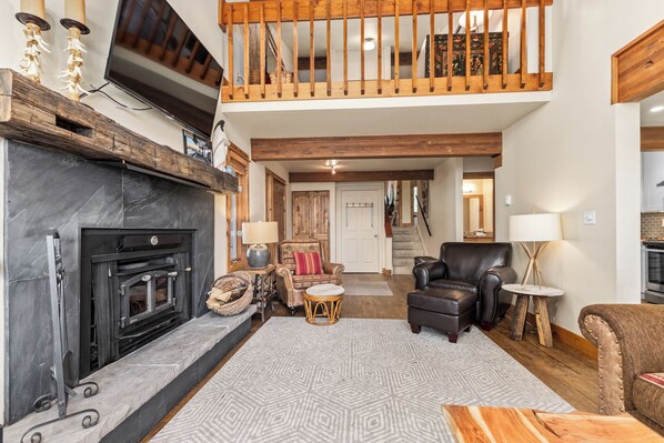 TV, fireplace