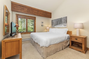 3 bedrooms, iron/ironing board, internet, bed sheets