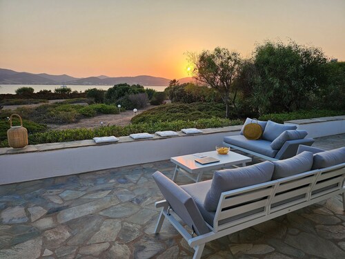 Beachfront Villa close to Kite Surf with BBQ, Garden and Seaview