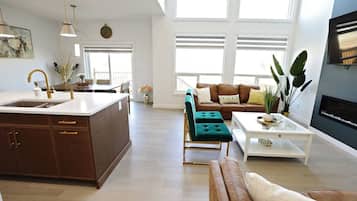 Smart TV, fireplace, books, offices