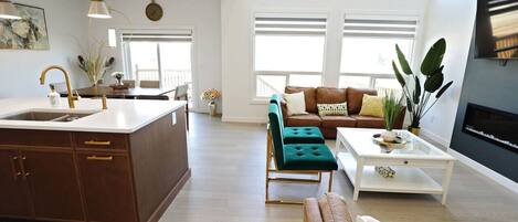 Smart TV, fireplace, books, offices