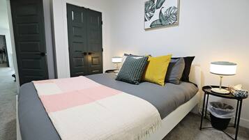 3 bedrooms, desk, iron/ironing board, travel crib