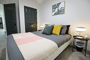 3 bedrooms, desk, iron/ironing board, travel crib