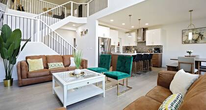 Luxury Retreat With A/C|Fireplace|Garage|Disney+