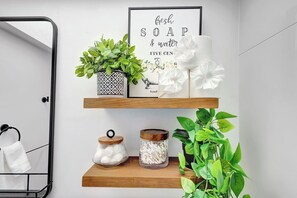 Interior - Lake View -Fresh & New-Bass N Sun-Pool-King Bed (Clewiston)