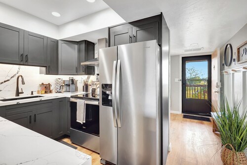 Lake View -Fresh & New-Bass N Sun-Pool-King Bed