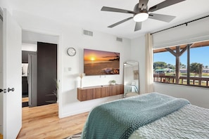 2 bedrooms, iron/ironing board, WiFi, bed sheets - Lake View -Fresh & New-Bass N Sun-Pool-King Bed (Clewiston)