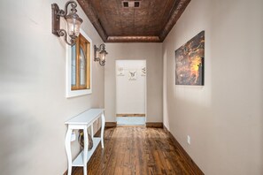 Interior - YoHo Hideout - 4 bedroom- Sleeps 16 - Close to beach with lots of extras! (Crystal Beach)