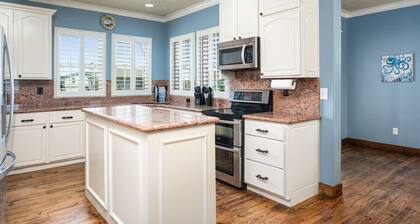 YoHo Hideout - 4 bedroom- Sleeps 16 - Close to beach with lots of extras!