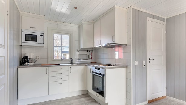Comfort Cabin, Patio, Partial Sea View | Private kitchen - Ballangen Camping (Narvik)