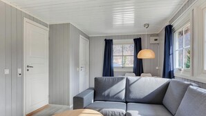 Comfort Cabin, Patio, Partial Sea View | Living area - Ballangen Camping (Narvik)