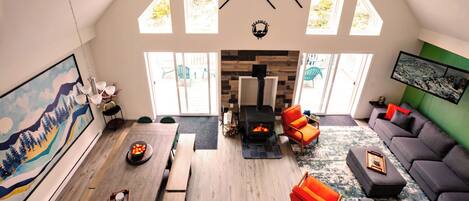 Smart TV, fireplace, ping pong