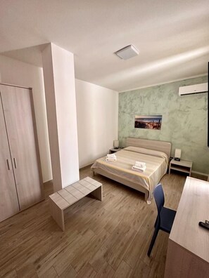 Bügeleisen/Bügelbrett, kostenloses WLAN