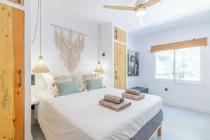 6 bedrooms, WiFi, bed sheets
