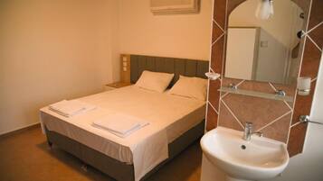 Classic Double Room, Balcony, Lake View