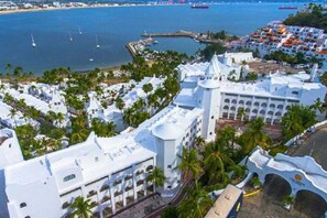 Exterior - Luxury Villa in Gated Community (Manzanillo)