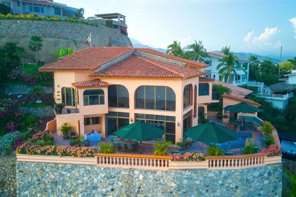 Exterior - Luxury Villa in Gated Community (Manzanillo)