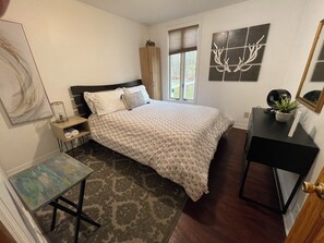 3 bedrooms, free WiFi, bed sheets - Rent this Pet Friendly Single Home backing up to open space. (Pocono Lake)